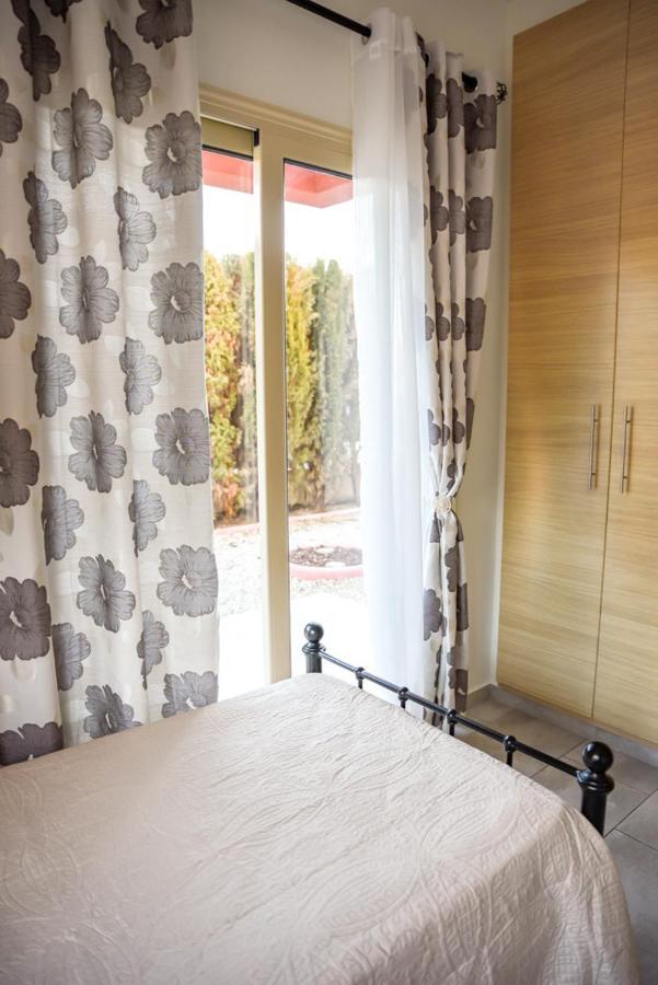 Beautiful Apartment Near The Sea And A Large Private Garden Paphos Kültér fotó
