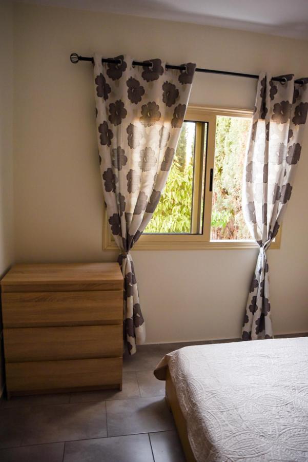 Beautiful Apartment Near The Sea And A Large Private Garden Paphos Kültér fotó