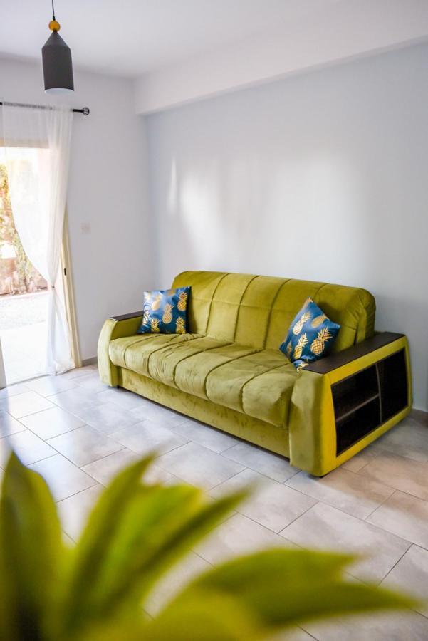 Beautiful Apartment Near The Sea And A Large Private Garden Paphos Kültér fotó